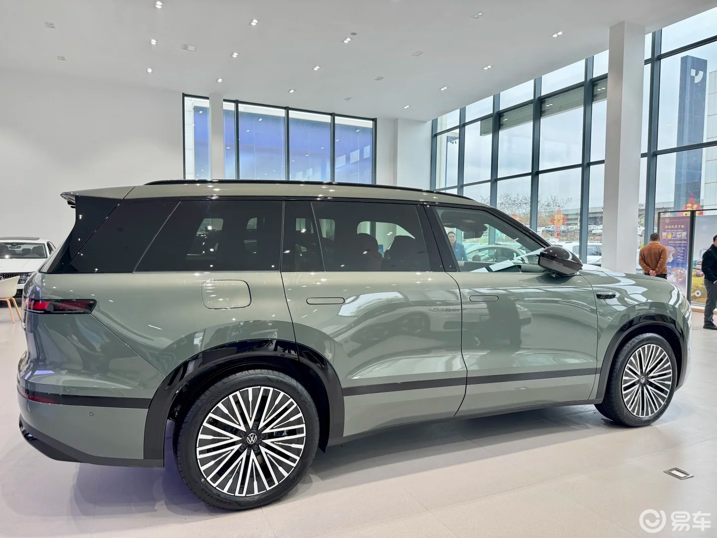 上汽大众ID.ERA 9X实车到店，采用增程动力