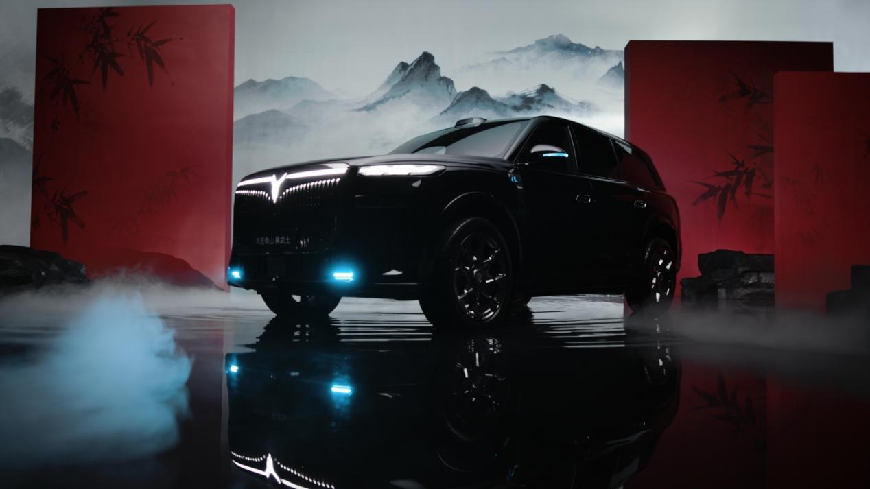 岚图泰山:做新能源车长期主义,领先时代的软硬件是版本答案