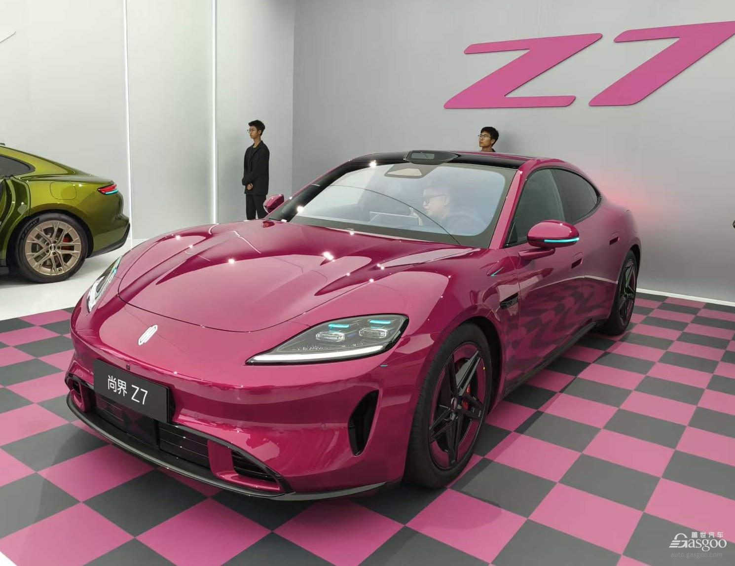 鸿蒙智行掀桌子：一次掏五款，从20万打到70万