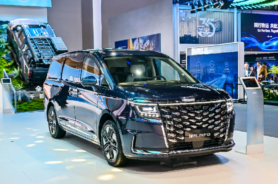 江汽集团亮相北京车展，发布行业首个CV质检大模型