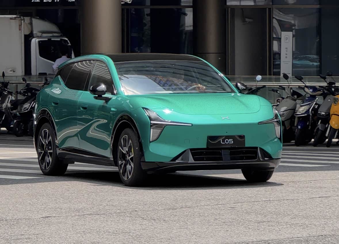 小鹏MONA L05实车照来了，定位中型SUV，家用也可